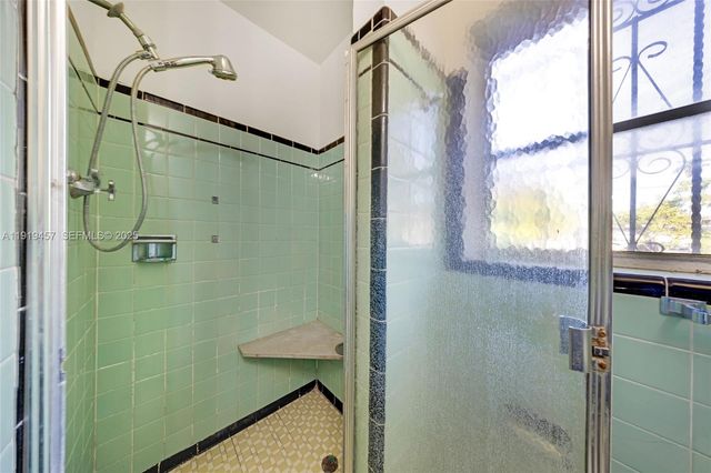 297 Eucalyptus Dr, Hialeah, FL 33010