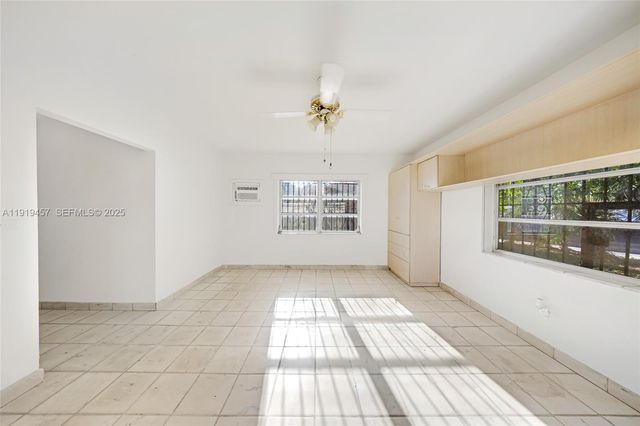 297 Eucalyptus Dr, Hialeah, FL 33010