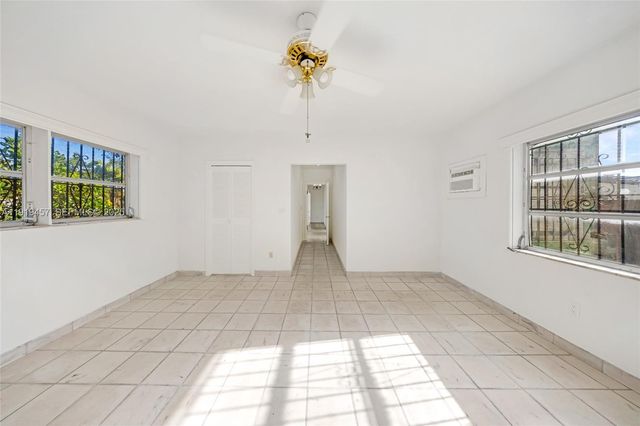 297 Eucalyptus Dr, Hialeah, FL 33010