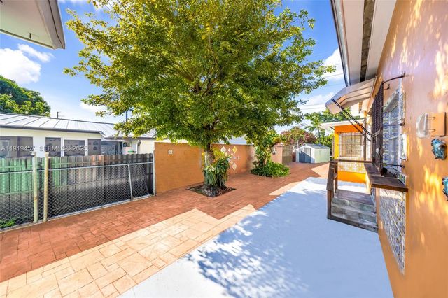 297 Eucalyptus Dr, Hialeah, FL 33010