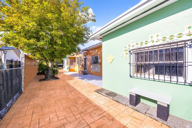 297 Eucalyptus Dr, Hialeah, FL 33010