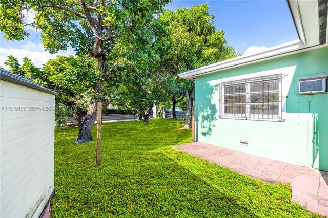 297 Eucalyptus Dr, Hialeah, FL 33010