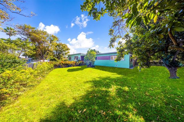 297 Eucalyptus Dr, Hialeah, FL 33010