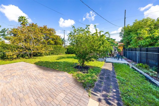 297 Eucalyptus Dr, Hialeah, FL 33010