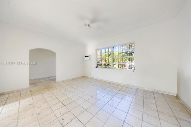 297 Eucalyptus Dr, Hialeah, FL 33010