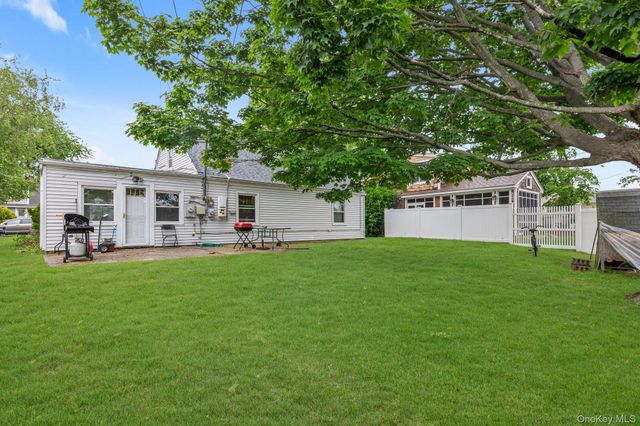 87 Slate Lane, Levittown, NY 11756