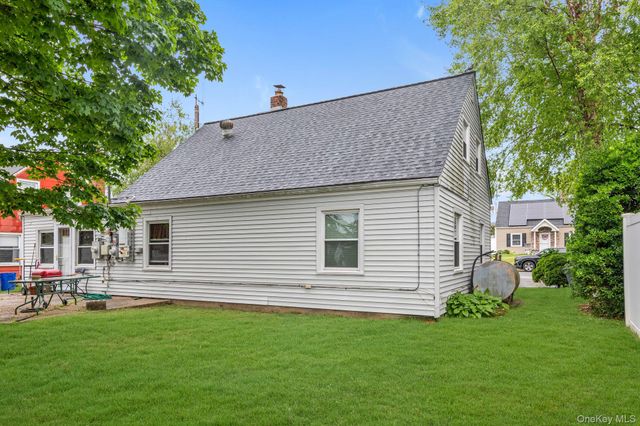 87 Slate Lane, Levittown, NY 11756