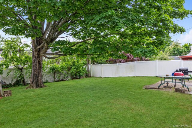 87 Slate Lane, Levittown, NY 11756