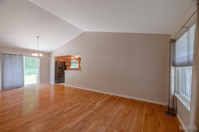 464 Fall River Lane, St Charles, MO 63304