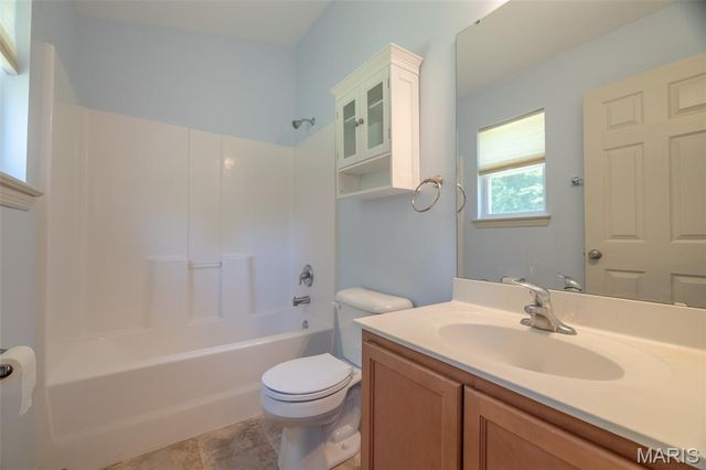 464 Fall River Lane, St Charles, MO 63304