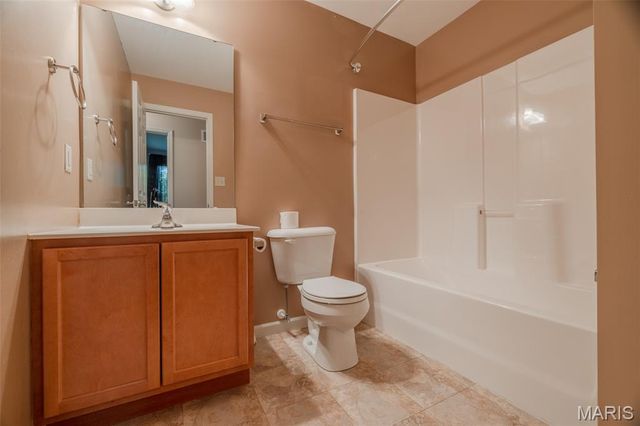 464 Fall River Lane, St Charles, MO 63304