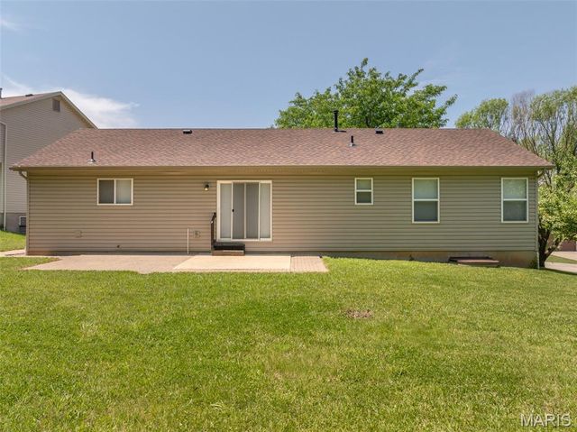 464 Fall River Lane, St Charles, MO 63304