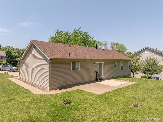 464 Fall River Lane, St Charles, MO 63304