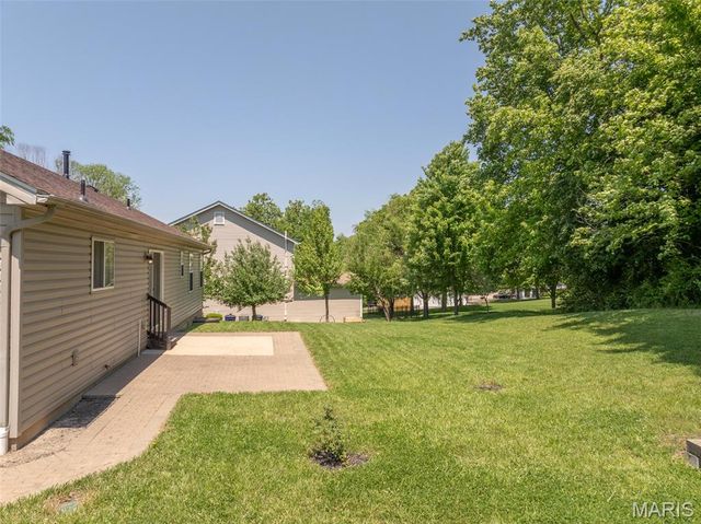 464 Fall River Lane, St Charles, MO 63304