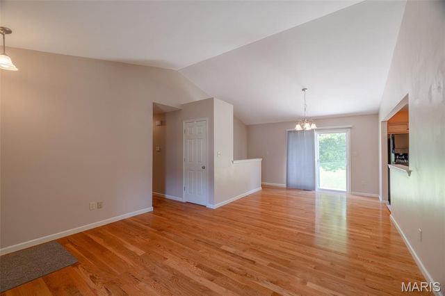464 Fall River Lane, St Charles, MO 63304