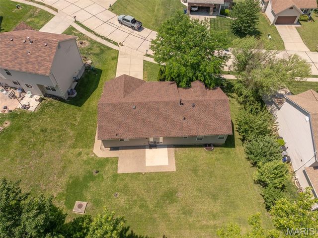 464 Fall River Lane, St Charles, MO 63304