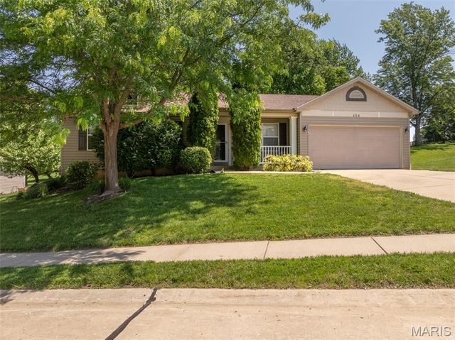 464 Fall River Lane, St Charles, MO 63304