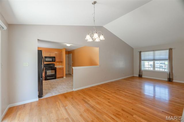 464 Fall River Lane, St Charles, MO 63304