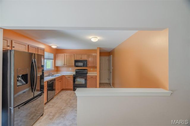 464 Fall River Lane, St Charles, MO 63304