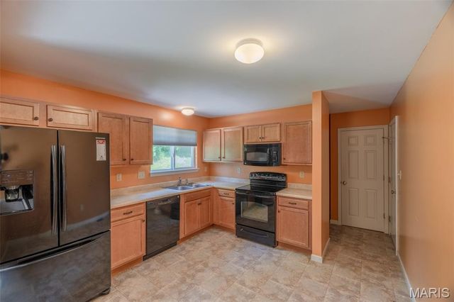 464 Fall River Lane, St Charles, MO 63304