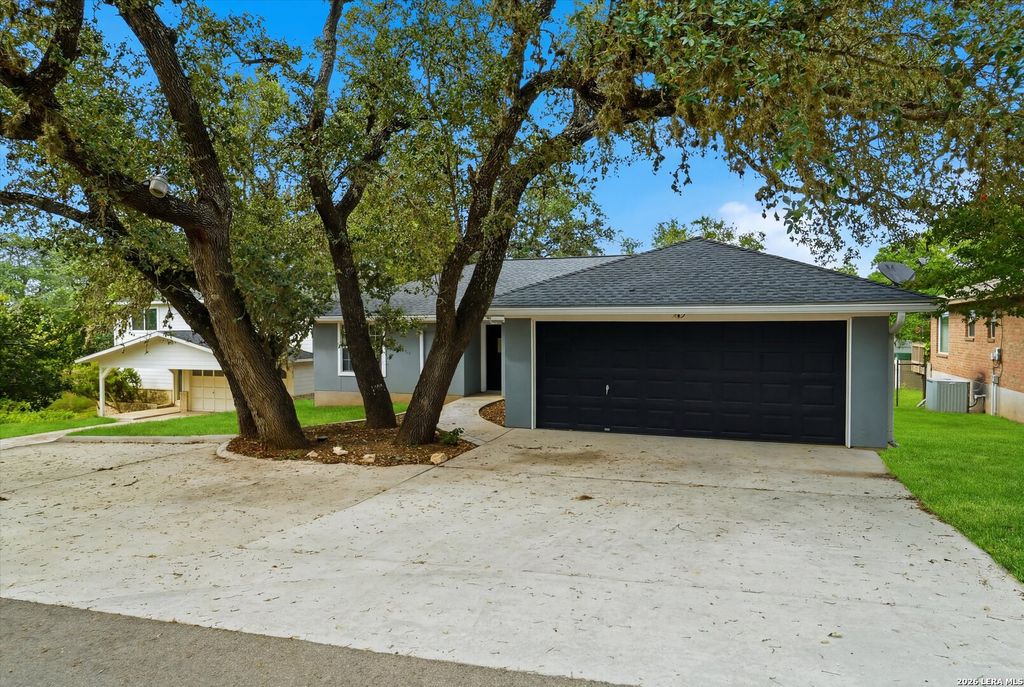 167 MARY ANN DR, Canyon Lake, TX 78133