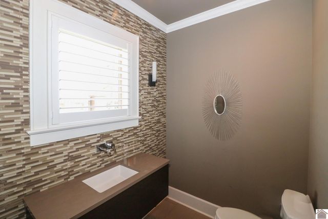 715 Woodland Drive, Paducah, KY 42001