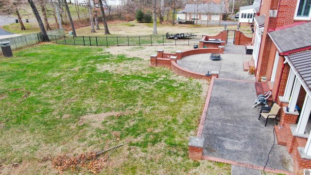 715 Woodland Drive, Paducah, KY 42001