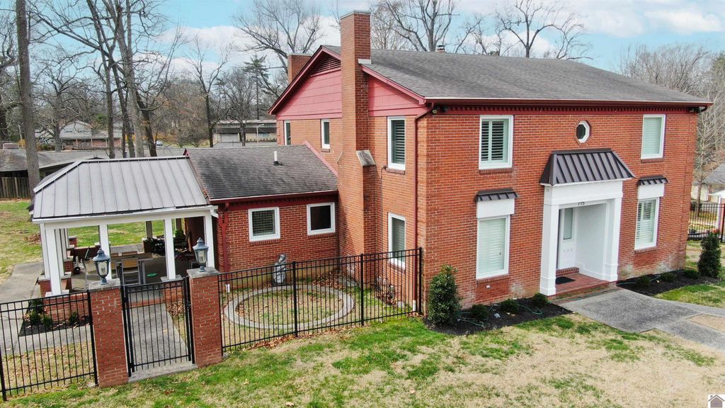 715 Woodland Drive, Paducah, KY 42001