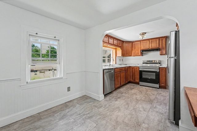 25 Moynihan Rd, Hamilton, MA 01982