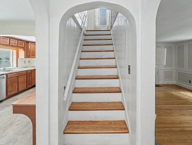 25 Moynihan Rd, Hamilton, MA 01982