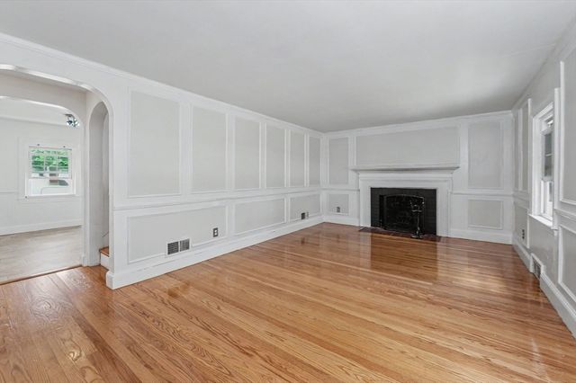 25 Moynihan Rd, Hamilton, MA 01982