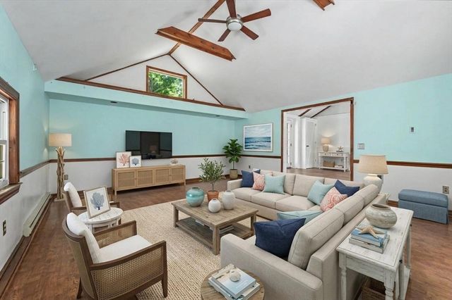 25 Moynihan Rd, Hamilton, MA 01982