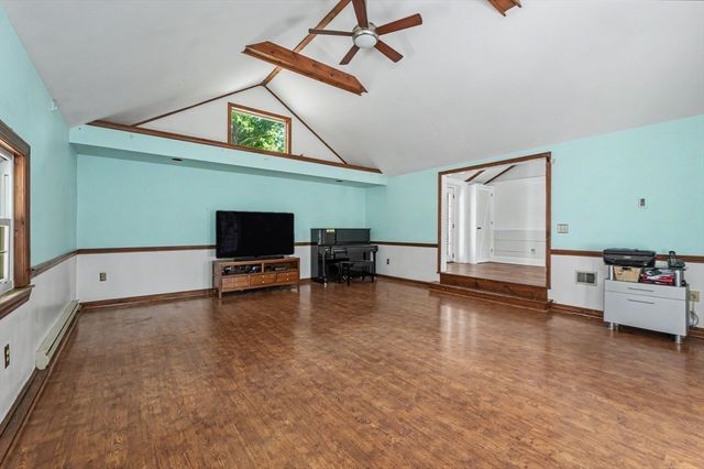 25 Moynihan Rd, Hamilton, MA 01982