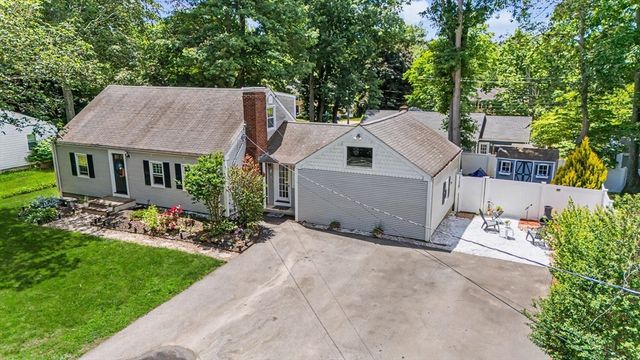25 Moynihan Rd, Hamilton, MA 01982