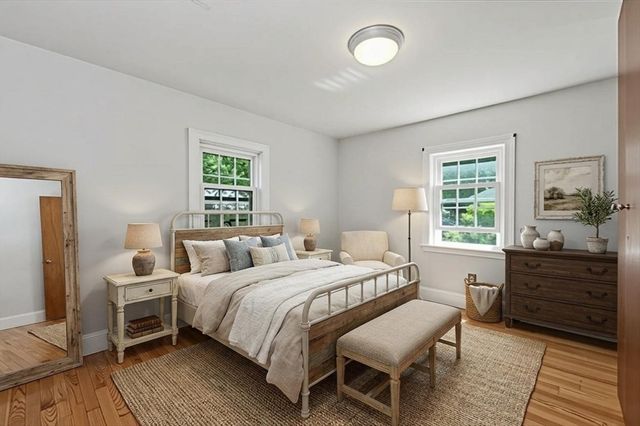 25 Moynihan Rd, Hamilton, MA 01982