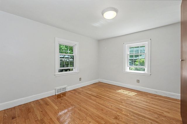25 Moynihan Rd, Hamilton, MA 01982