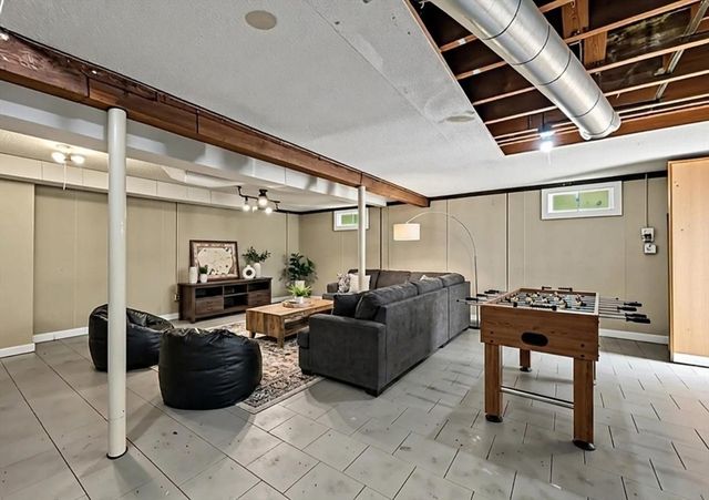25 Moynihan Rd, Hamilton, MA 01982