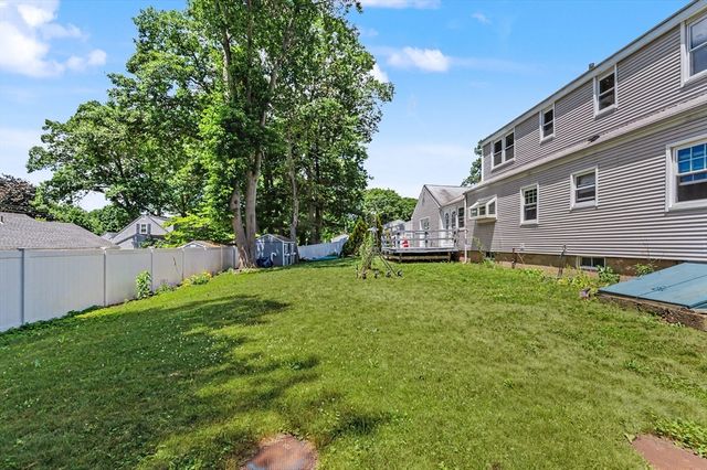 25 Moynihan Rd, Hamilton, MA 01982