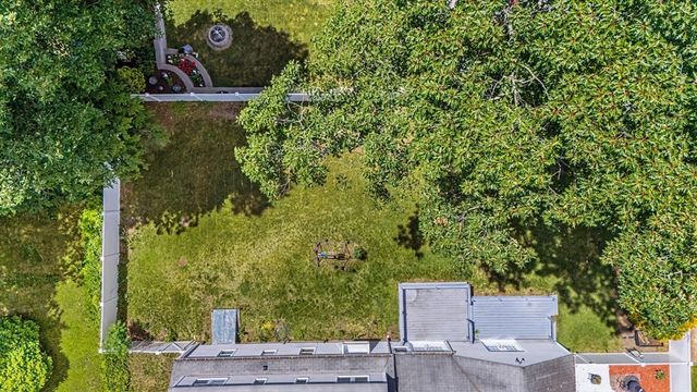 25 Moynihan Rd, Hamilton, MA 01982