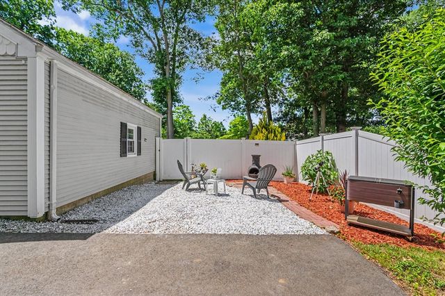 25 Moynihan Rd, Hamilton, MA 01982