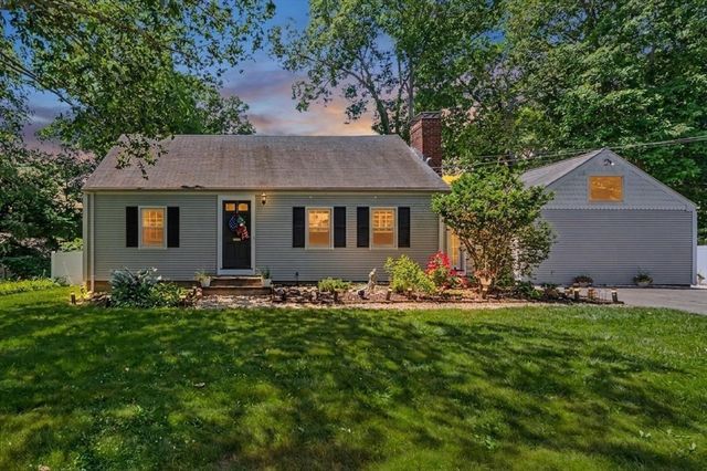 25 Moynihan Rd, Hamilton, MA 01982