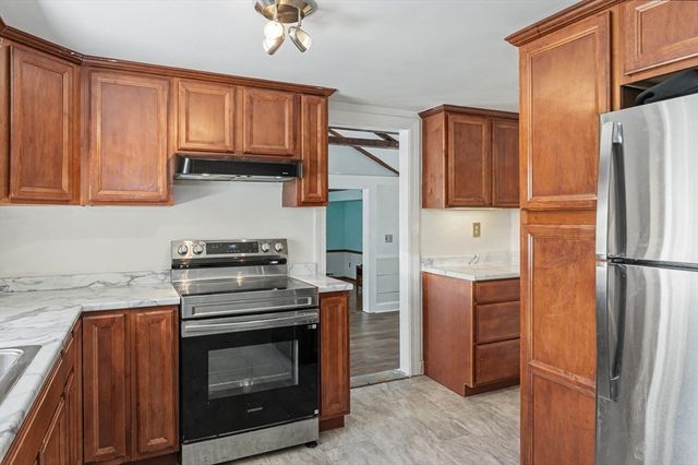 25 Moynihan Rd, Hamilton, MA 01982