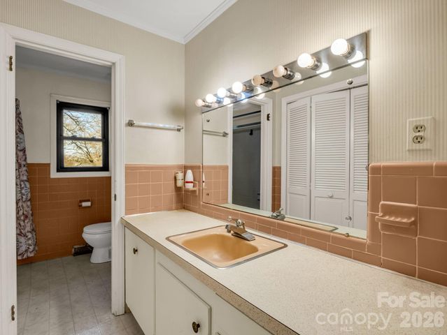 711 N Oak Street, Lincolnton, NC 28092