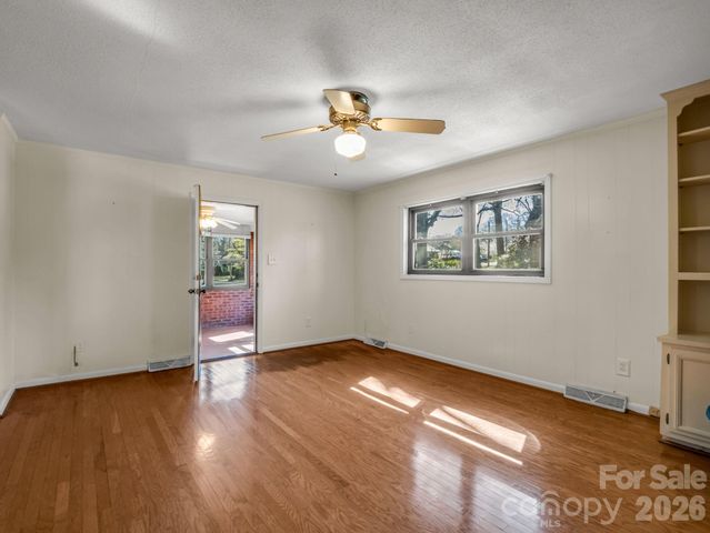 711 N Oak Street, Lincolnton, NC 28092