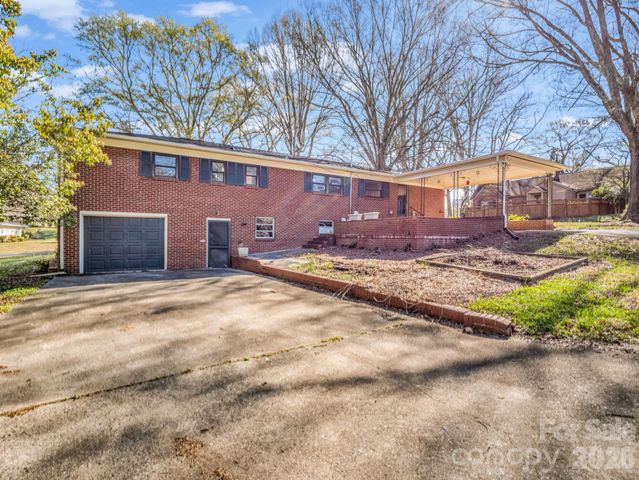 711 N Oak Street, Lincolnton, NC 28092