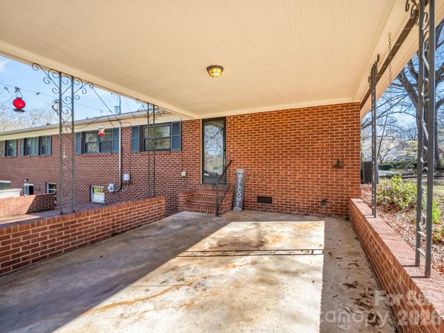 711 N Oak Street, Lincolnton, NC 28092