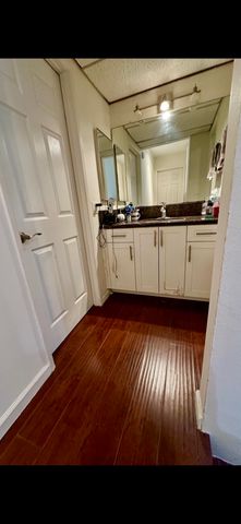 7301 Lennox Avenue C10, Van Nuys, CA 91405