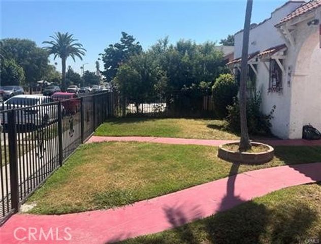 726 W 76th, Los Angeles, CA 90044