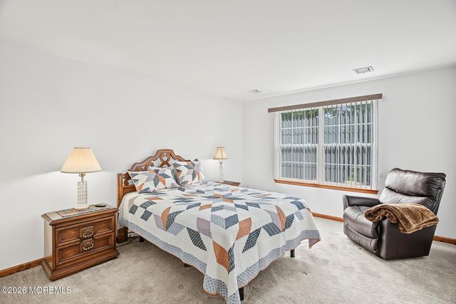 40 Pebble Beach Lane, Little Egg Harbor, NJ 08087
