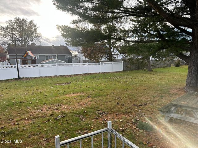 100 Clizbe Avenue, Amsterdam, NY 12010